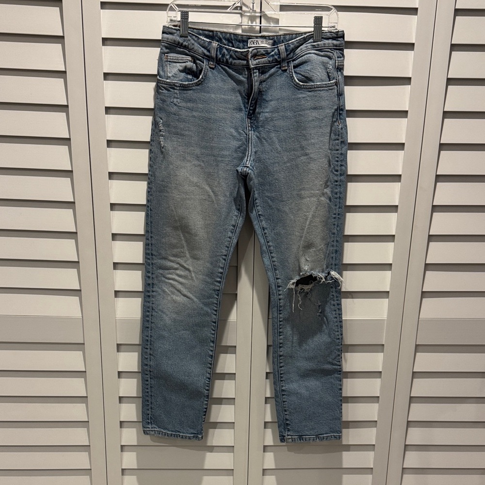 Zara Pre Owned Light Blue Distressed Jeans.